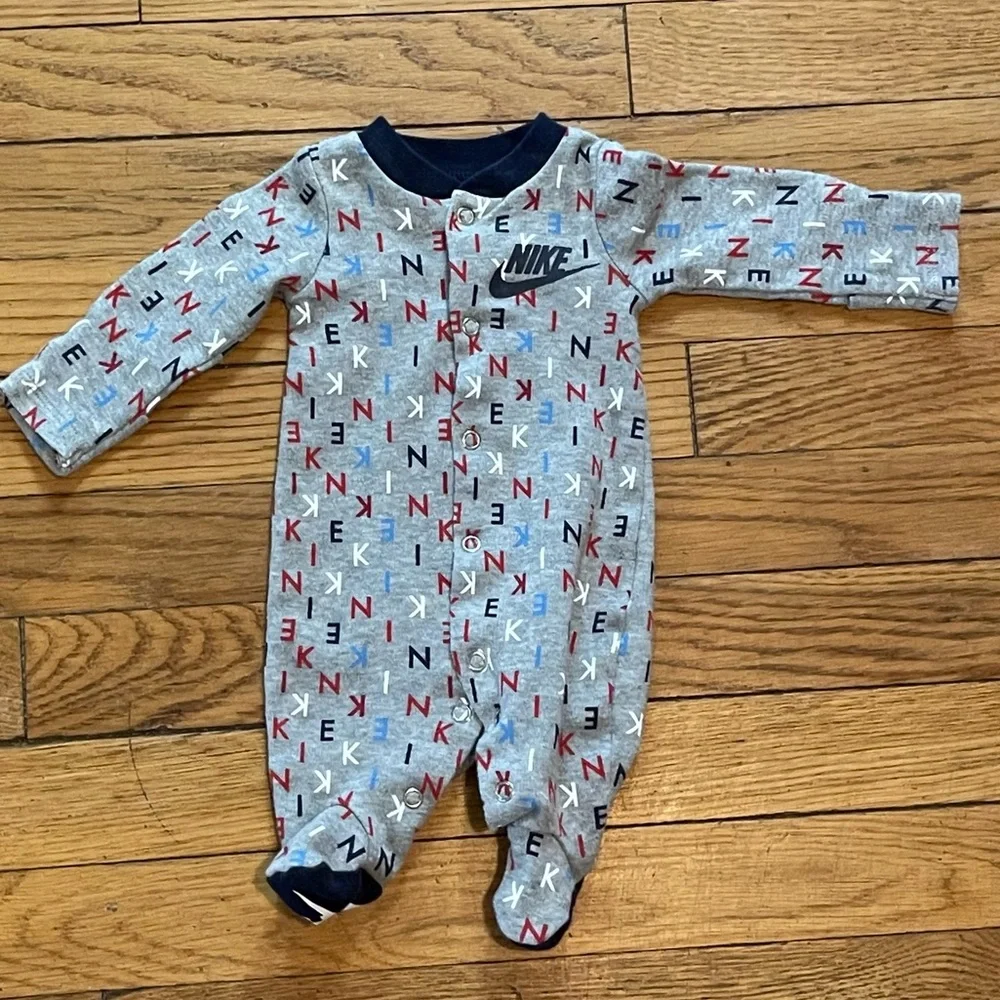Nike Newborn Sleeper - Picture 1 of 5